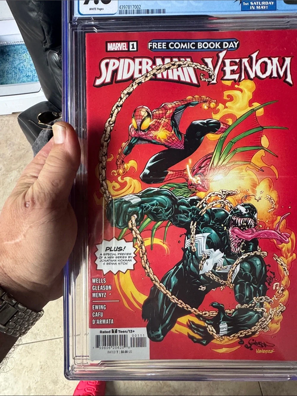 Marvel Spider-Man/Venom Comic Book Cover – Red, Black, Yellow
